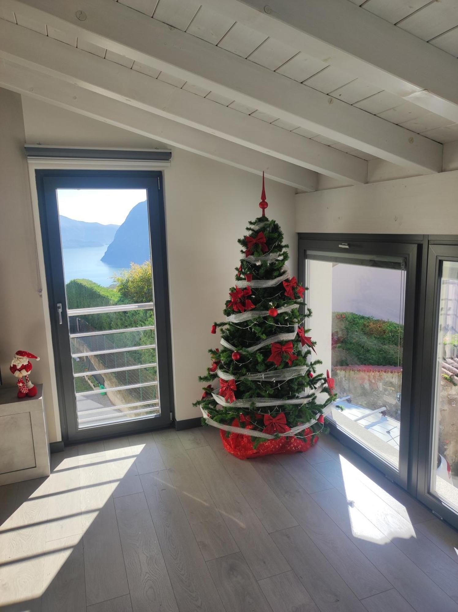 Luminoso Appartamento Vista Lago Solto Collina Exteriör bild