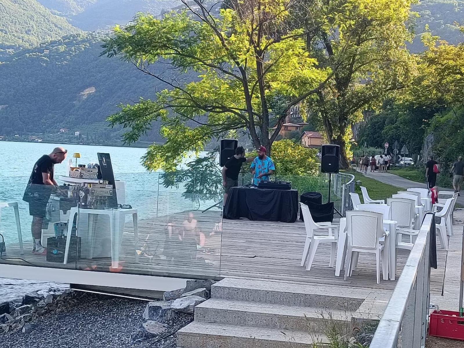 Luminoso Appartamento Vista Lago Solto Collina Exteriör bild